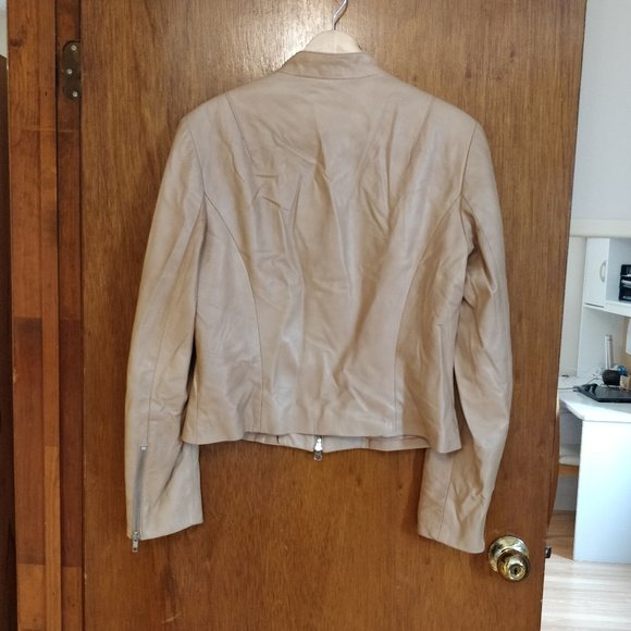 Camel-Coloured Danier Genuine Leather Jacket - Picture 3 of 7